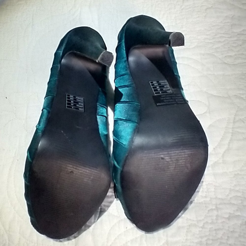 F24 Open Toe Pumps - Picture 7 of 9